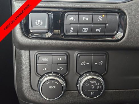 Used 2025 GMC Yukon XL Denali image 40