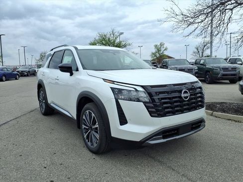 New 2026 Nissan Pathfinder Platinum AWD/4WD image 2