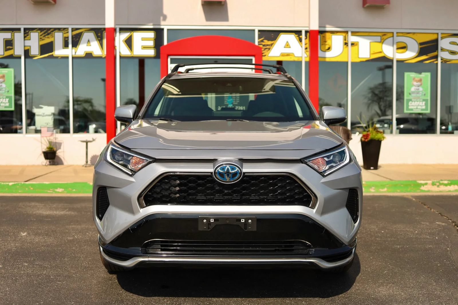 Used 2021 Toyota RAV4 SE w/ Weather & Moonroof Package AWD/4WD image 2