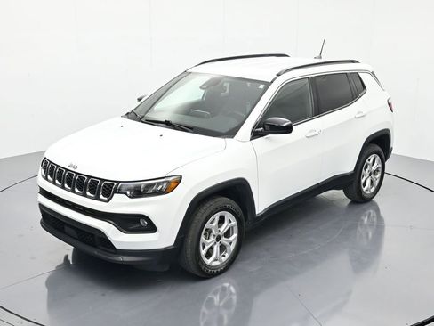 Used 2025 Jeep Compass Latitude AWD/4WD image 27