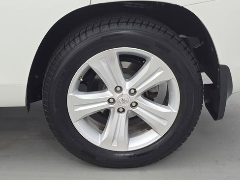 Used 2010 Toyota Highlander Limited image 31