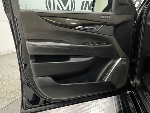Used 2018 Cadillac Escalade Platinum AWD/4WD image 16