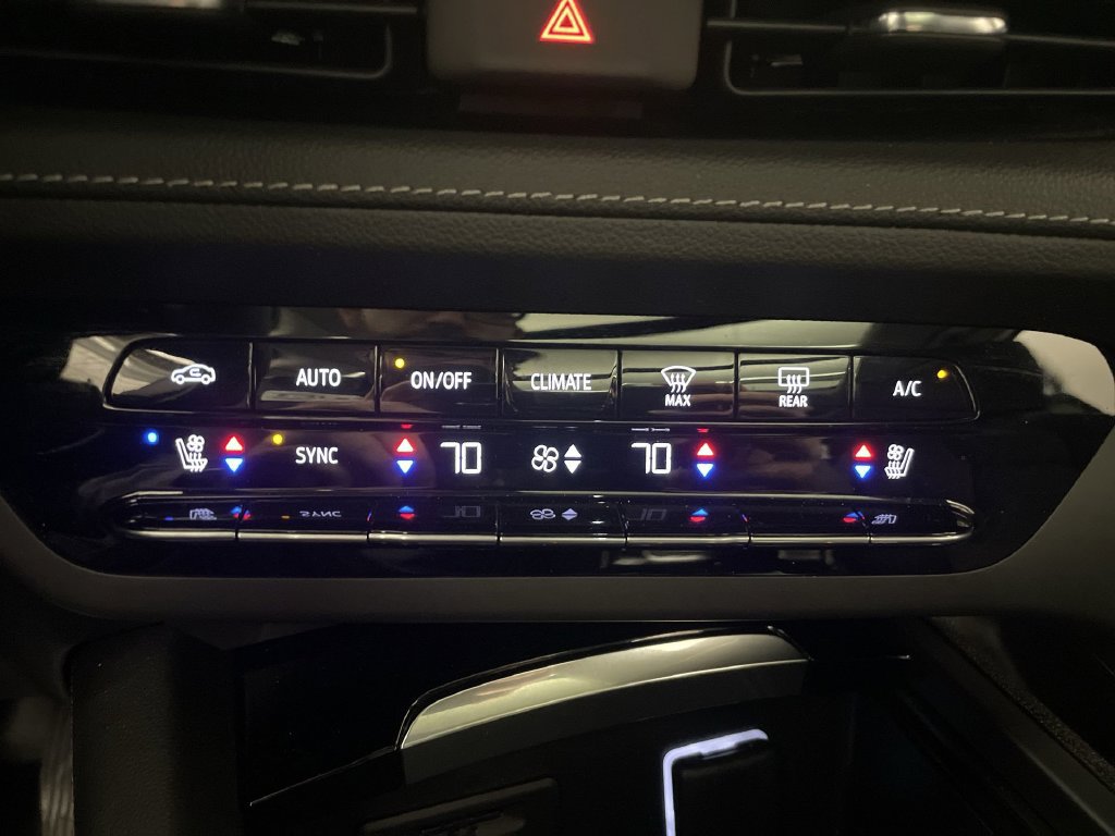 Used 2023 Buick Envision Avenir AWD/4WD image 12