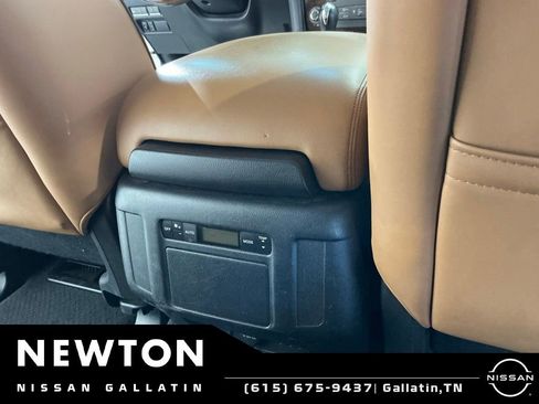Used 2016 INFINITI QX80 2WD w/ Signature Edition Package image 21