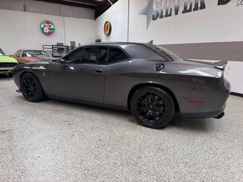 Used 2016 Dodge Challenger SRT Hellcat RWD image 4