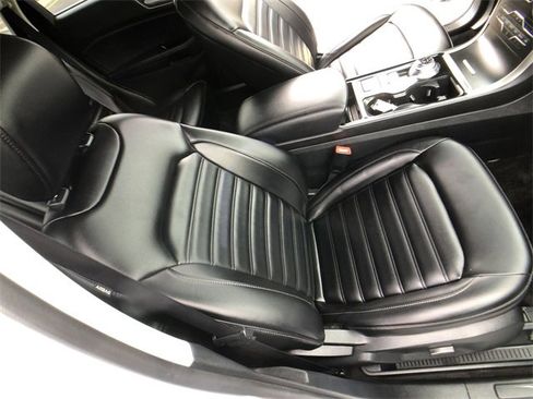 Used 2020 Ford Edge SEL image 23