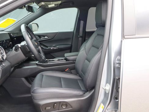 Used 2025 Chevrolet Equinox LT w/ Convenience Package II FWD image 7