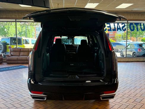 Used 2021 Cadillac Escalade Luxury AWD/4WD image 25