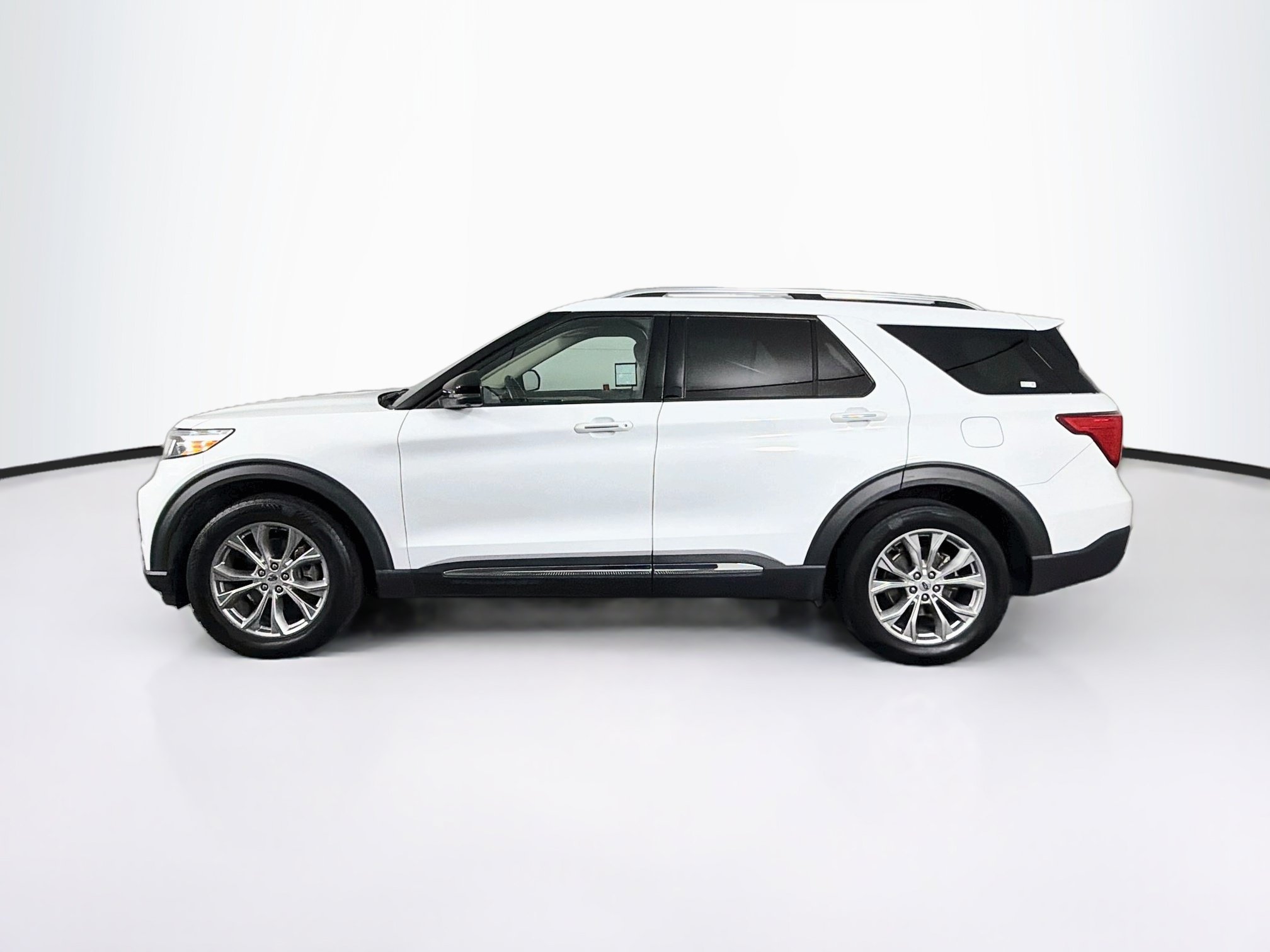Used 2021 Ford Explorer Limited w/ Equipment Group 301A AWD/4WD image 4