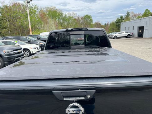 Used 2017 Nissan Titan SV AWD/4WD image 11