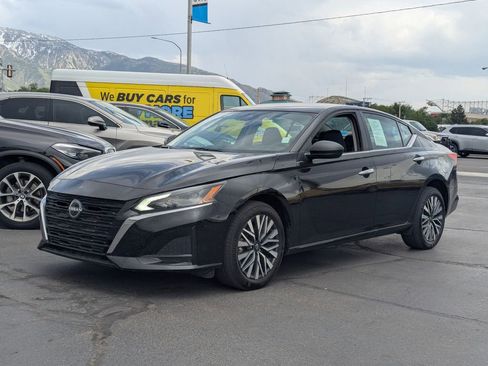 Used 2025 Nissan Altima 2.5 SV AWD/4WD image 9