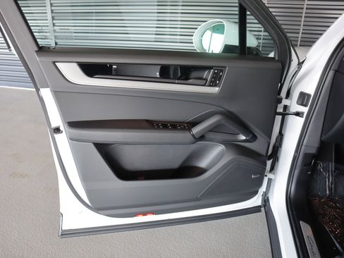 New 2026 Porsche Cayenne S image 24