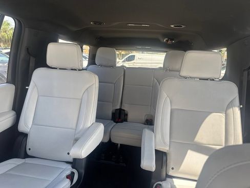 Used 2025 Chevrolet Suburban Premier AWD/4WD image 24