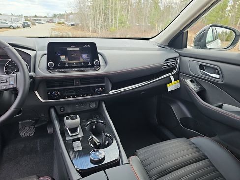 New 2026 Nissan Rogue SV AWD/4WD image 19