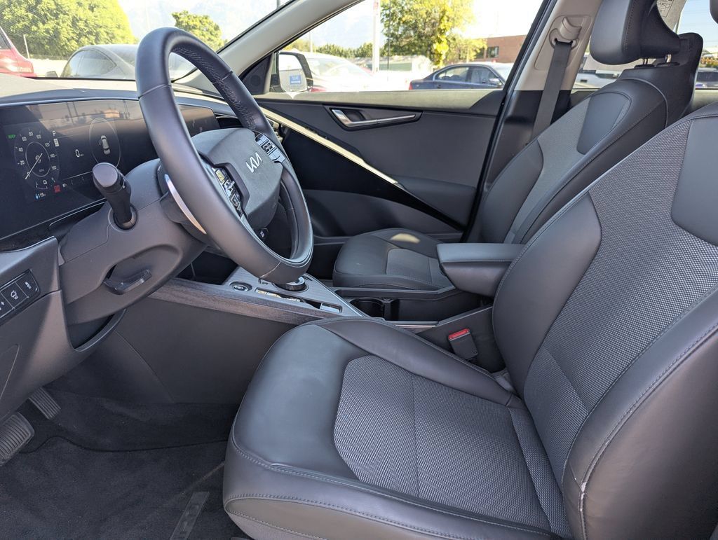 Used 2023 Kia Niro Wind FWD image 24