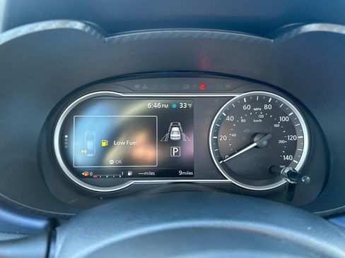 Used 2025 Nissan Versa SV w/ Trunk Package image 24