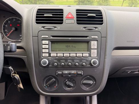 Used 2007 Volkswagen Rabbit 4-Door FWD image 15