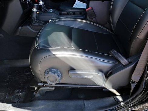 Used 2022 Jeep Gladiator Overland w/ Popular Equipment Package image 11