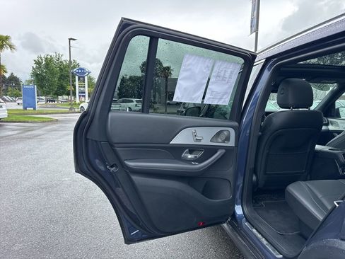 Used 2025 Mercedes-Benz GLS 450 4MATIC image 15