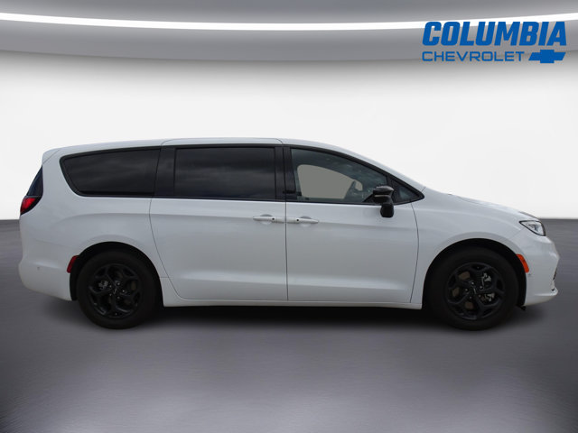 Used 2024 Chrysler Pacifica Limited w/ Uconnect Theater Family Group FWD image 2