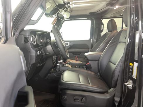 Used 2024 Jeep Wrangler Unlimited Sahara image 7