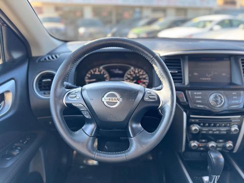 Used 2017 Nissan Pathfinder SV image 14
