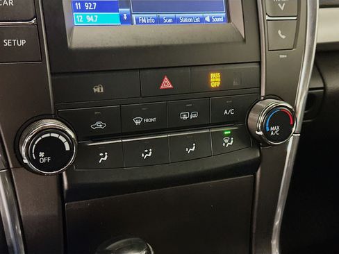 Used 2017 Toyota Camry SE FWD image 23