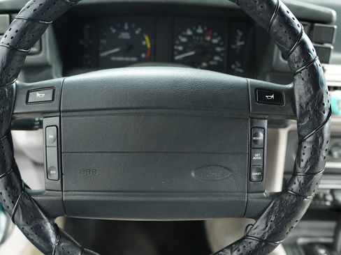 Used 1992 Ford Mustang LX image 30