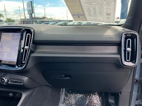 Used 2021 Volvo XC40 P8 Recharge w/ Advanced Package image 53