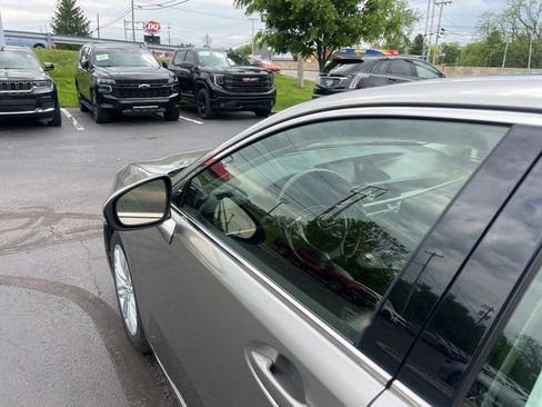 Used 2015 Lexus ES 350 w/ Luxury Package FWD image 24