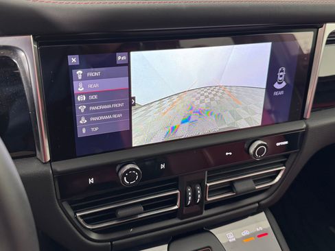 Certified 2025 Porsche Macan image 29