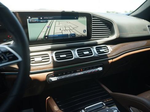 Used 2025 Mercedes-Benz GLS 450 4MATIC image 29