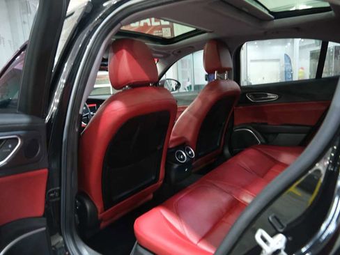 Used 2019 Alfa Romeo Giulia w/ Nero Edizione image 19