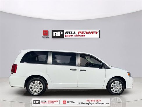 Used 2020 Dodge Grand Caravan SE image 6