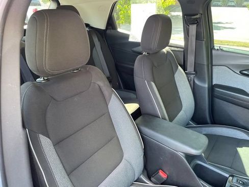 Used 2022 Chevrolet TrailBlazer LT w/ Convenience Package FWD image 32