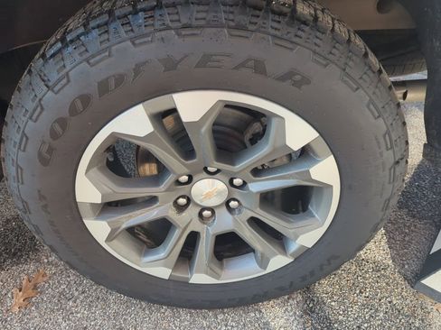 Used 2025 Chevrolet Silverado 1500 High Country w/ Z71 Off-Road Package image 12