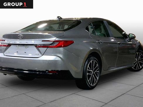 Used 2025 Toyota Camry XLE AWD/4WD image 13