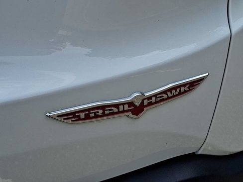Used 2023 Jeep Renegade Trailhawk AWD/4WD image 31