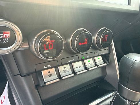 Used 2022 Toyota GR86 RWD image 21