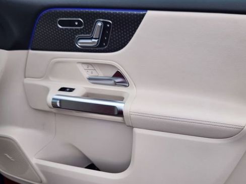 Used 2026 Mercedes-Benz GLB 250 4MATIC image 17