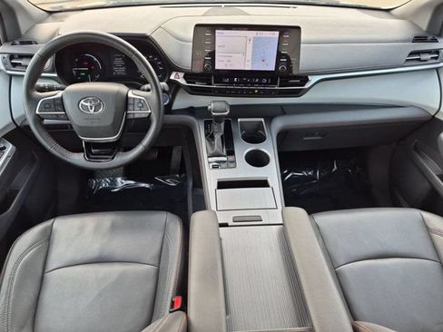 Used 2021 Toyota Sienna XSE FWD image 13