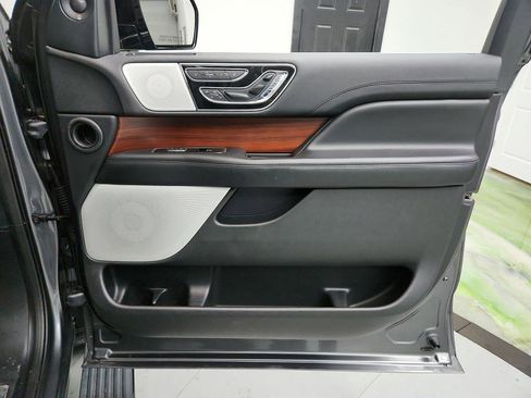 Used 2021 Lincoln Navigator L Reserve w/ Luxury Package image 30