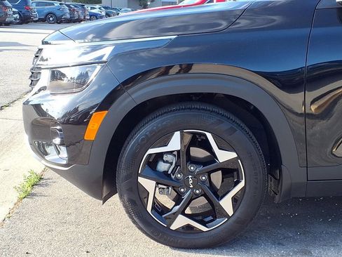 Certified 2024 Kia Seltos EX FWD image 16