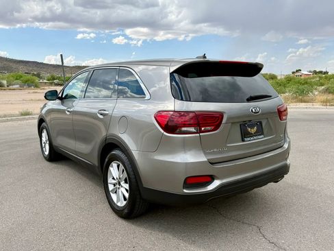 Used 2019 Kia Sorento L FWD image 3
