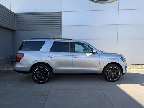 Certified 2024 Ford Expedition Limited image 3