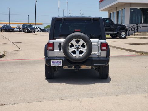 Used 2018 Jeep Wrangler Unlimited Sport S AWD/4WD image 8