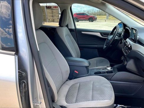 Used 2022 Ford Escape SE w/ SE Sport Appearance Package image 30