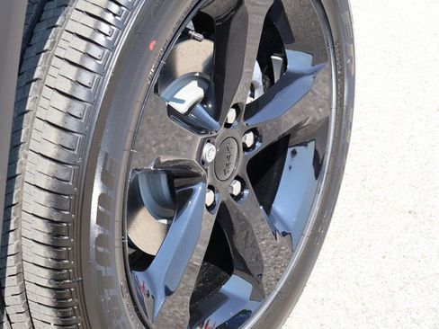 New 2025 Jeep Grand Cherokee Altitude image 39