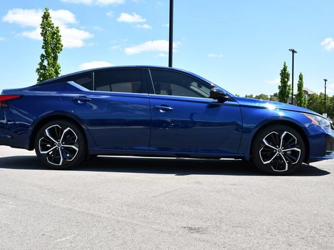 Used 2024 Nissan Altima 2.5 SR w/ SR Premium Package FWD image 8