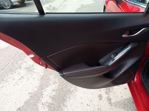 Used 2018 MAZDA MAZDA3 Grand Touring FWD image 16